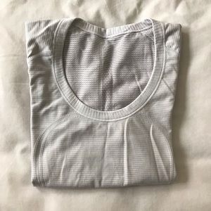 Lululemon Swiftly White Tee Women’s Sz 10